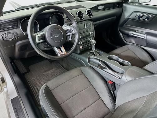 2017 Ford Mustang V6