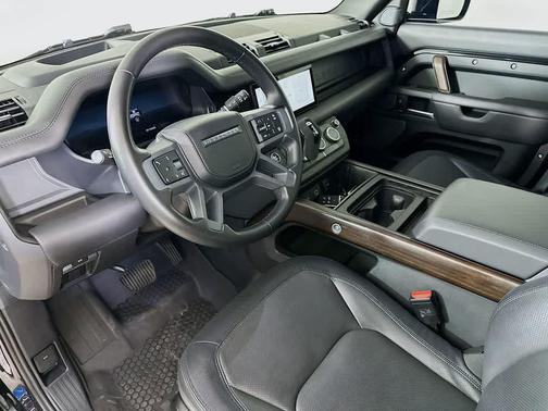 2024 Land Rover Defender 110 P400 X-Dynamic SE