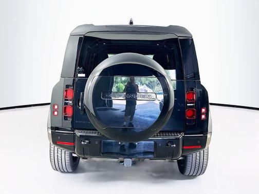 2024 Land Rover Defender 110 P400 X-Dynamic SE