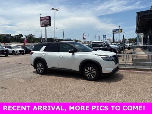 2024 Nissan Pathfinder SL