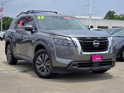 2023 Nissan Pathfinder SV