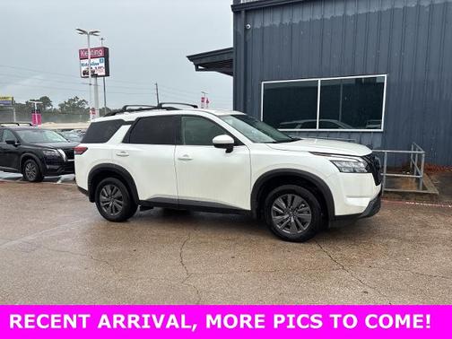 2024 Nissan Pathfinder SV