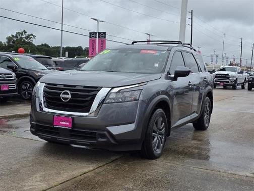 2024 Nissan Pathfinder SV