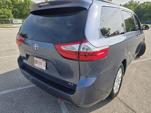 2017 Toyota Sienna XLE