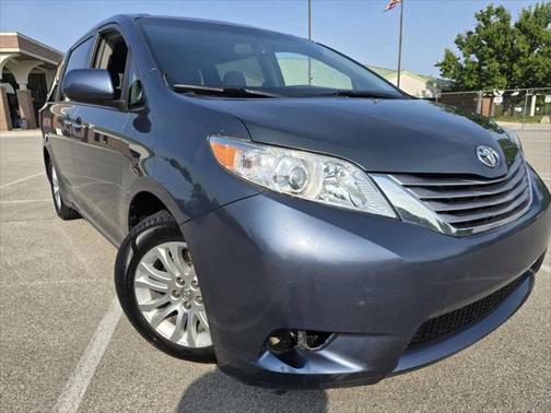 2017 Toyota Sienna XLE