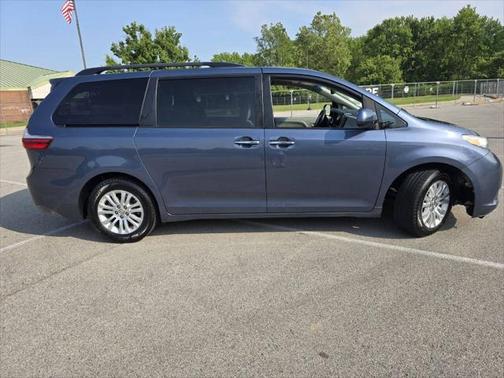 2017 Toyota Sienna XLE