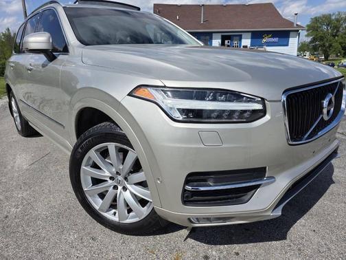 Champagne 2016 Volvo XC90 T6 Momentum