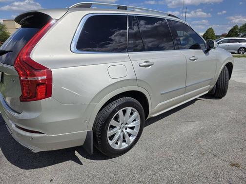 Champagne 2016 Volvo XC90 T6 Momentum