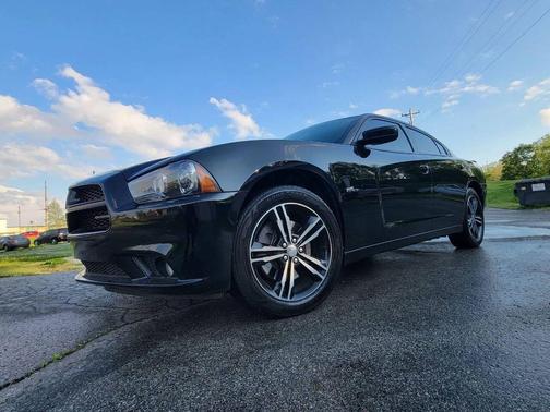 Black 2014 Dodge Charger R/T