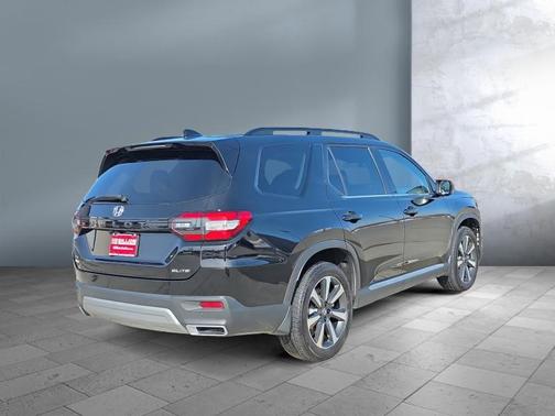 Crystal Black Pearl 2025 Honda Pilot Elite