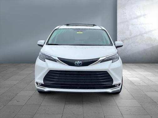2024 Toyota Sienna XLE 7 Passenger