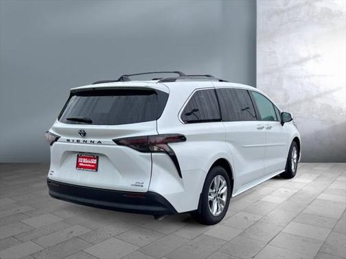 2024 Toyota Sienna XLE 7 Passenger