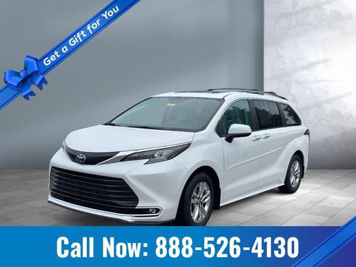 2024 Toyota Sienna XLE