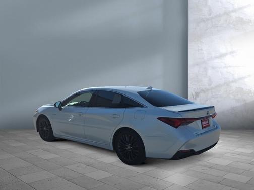 2019 Toyota Avalon Hybrid XSE