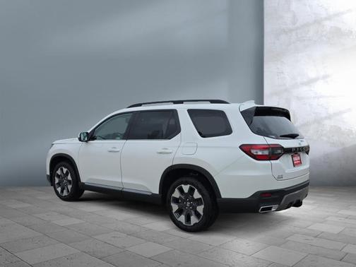 Platinum White Pearl 2026 Honda Pilot Touring 8-Passenger