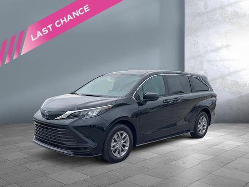 2025 Toyota Sienna LE