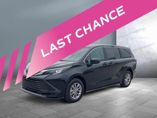 2025 Toyota Sienna LE