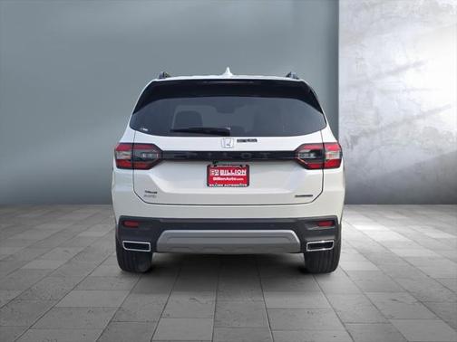 2025 Honda Pilot Touring 8-Passenger