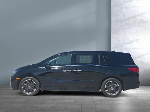 Crystal Black Pearl 2024 Honda Odyssey Elite