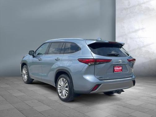 2023 Toyota Highlander Platinum