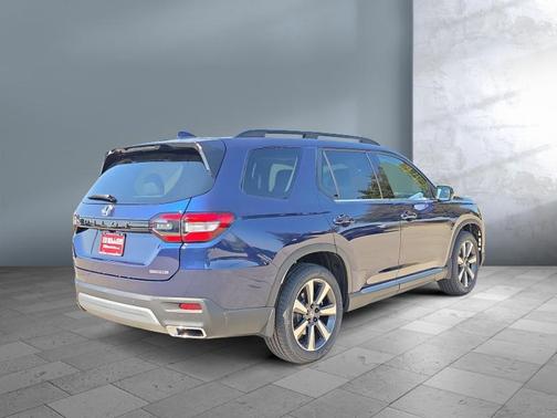 2025 Honda Pilot Touring 8-Passenger
