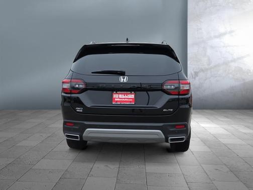 Crystal Black Pearl 2023 Honda Pilot AWD Elite