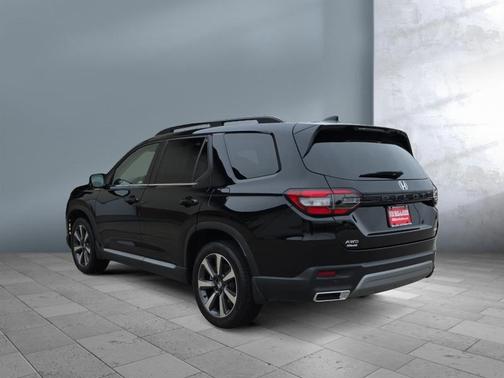 Crystal Black Pearl 2023 Honda Pilot AWD Elite