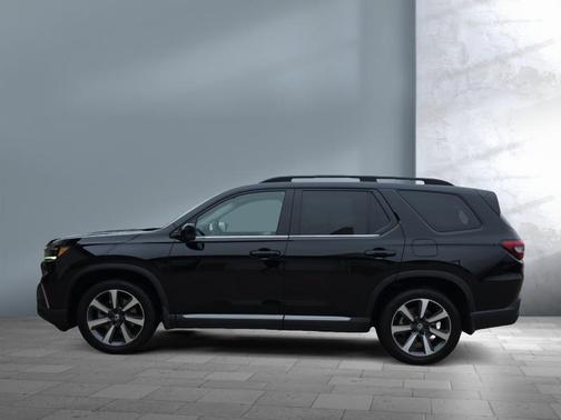 Crystal Black Pearl 2023 Honda Pilot AWD Elite