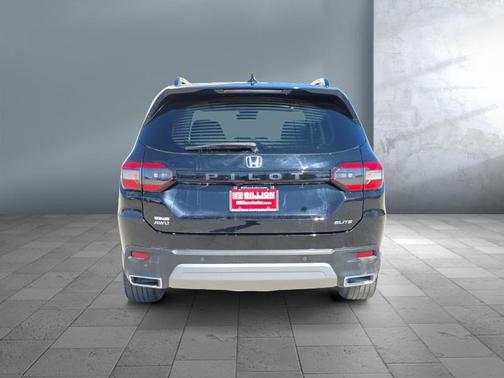 Crystal Black Pearl 2025 Honda Pilot Elite