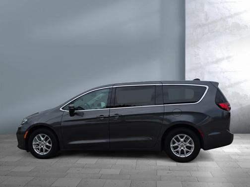 Granite Crystal Metallic Clearcoat 2023 Chrysler Pacifica Touring L