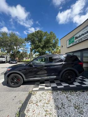 Agate Black Metallic 2020 Ford Explorer XLT