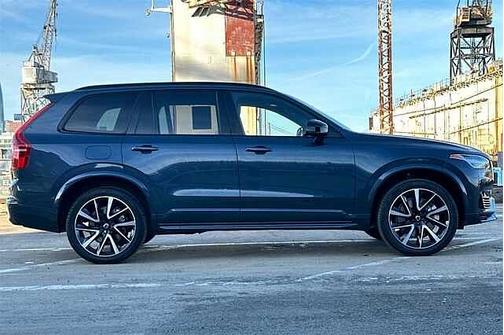 2023 Volvo XC90 Ultimate Dark 7-Seater