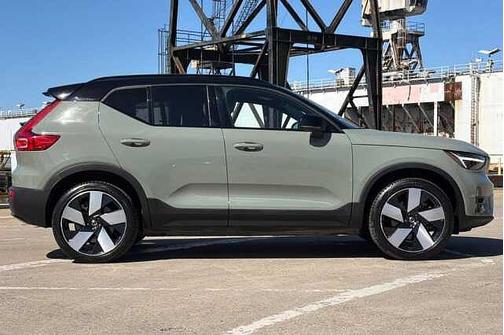 Sage Green 2023 Volvo XC40 Ultimate