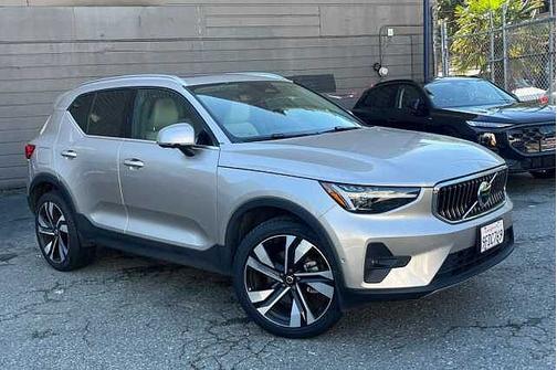 2023 Volvo XC40 B5 AWD Ultimate Bright