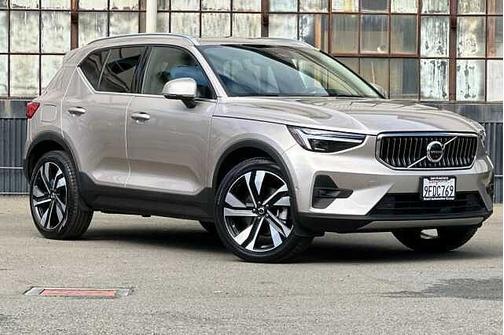 2023 Volvo XC40 B5 AWD Ultimate Bright