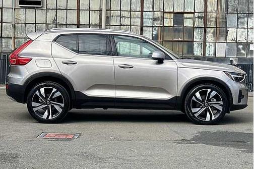 2023 Volvo XC40 B5 AWD Ultimate Bright