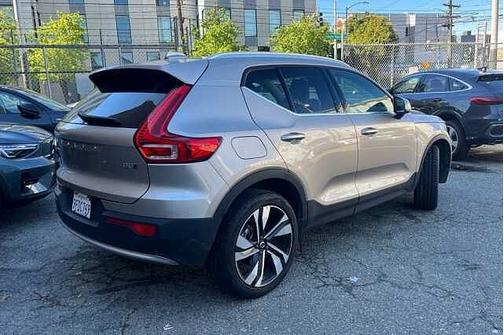 2023 Volvo XC40 B5 AWD Ultimate Bright