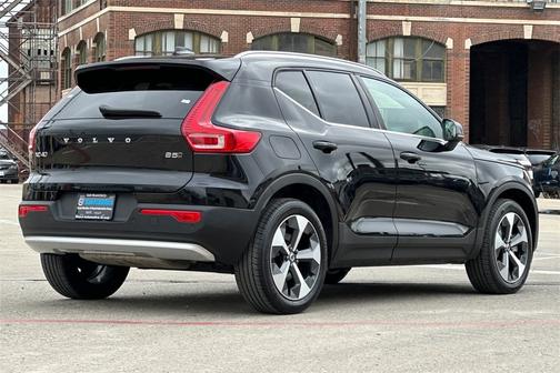 2025 Volvo XC40 B5 Core Bright Theme