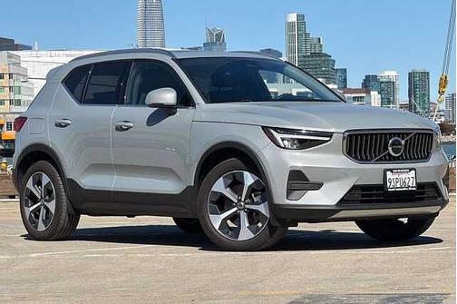 2025 Volvo XC40 Core