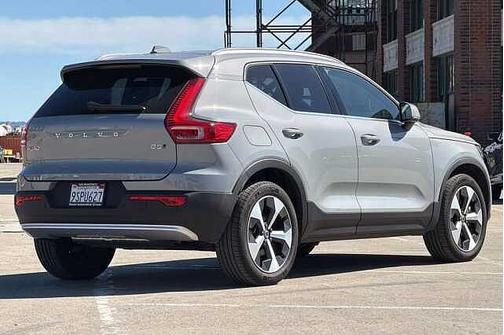 2025 Volvo XC40 Core