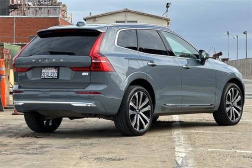 2023 Volvo XC60 Recharge Plug-In Hybrid Ultimate Bright