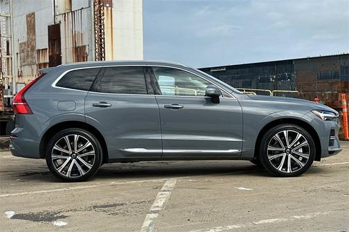 2023 Volvo XC60 Recharge Plug-In Hybrid Ultimate Bright