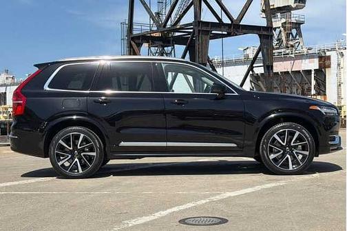 Onyx Black 2023 Volvo XC90 Plus