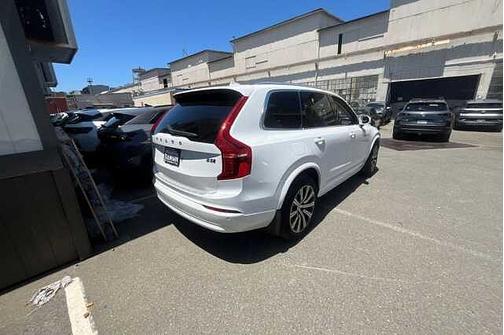 Crystal White 2023 Volvo XC90 Core