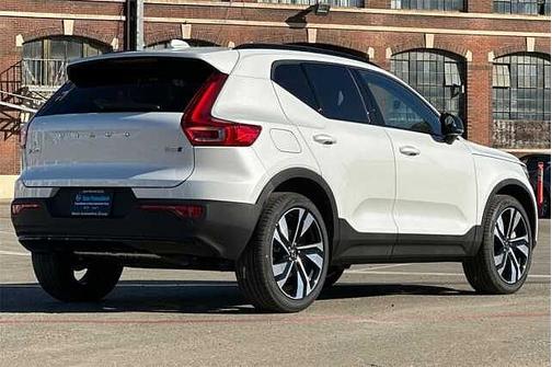 2025 Volvo XC40 Plus