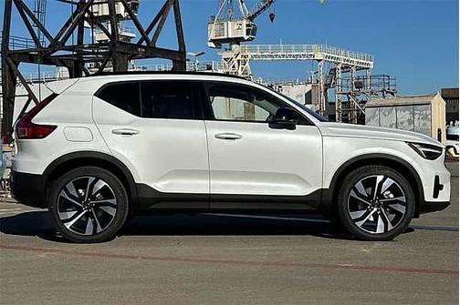 2025 Volvo XC40 Plus