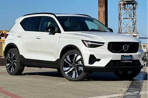 2025 Volvo XC40 Plus