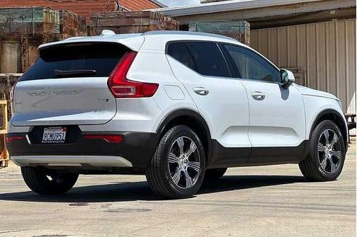 Glacier Silver 2022 Volvo XC40 T5 AWD Inscription