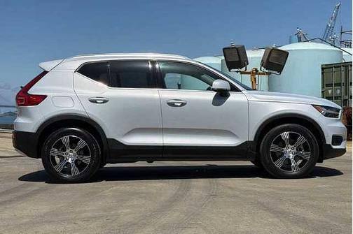 Glacier Silver 2022 Volvo XC40 T5 AWD Inscription
