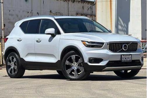 Glacier Silver 2022 Volvo XC40 T5 AWD Inscription